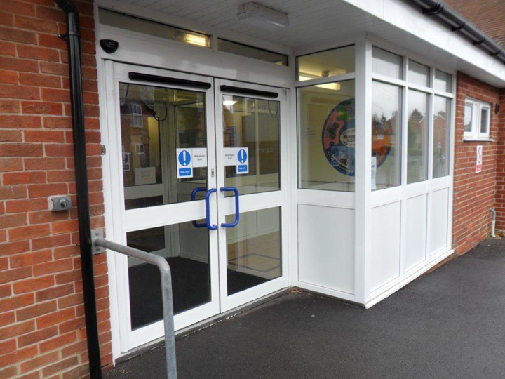 New Aluminium Doors and Screenwork